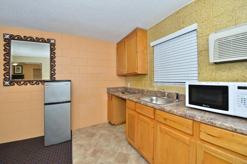 Savannah Inn And Suites Savannah Port Area Quarto foto