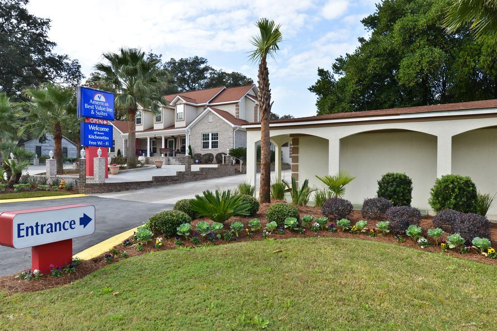 Savannah Inn And Suites Savannah Port Area Exterior foto