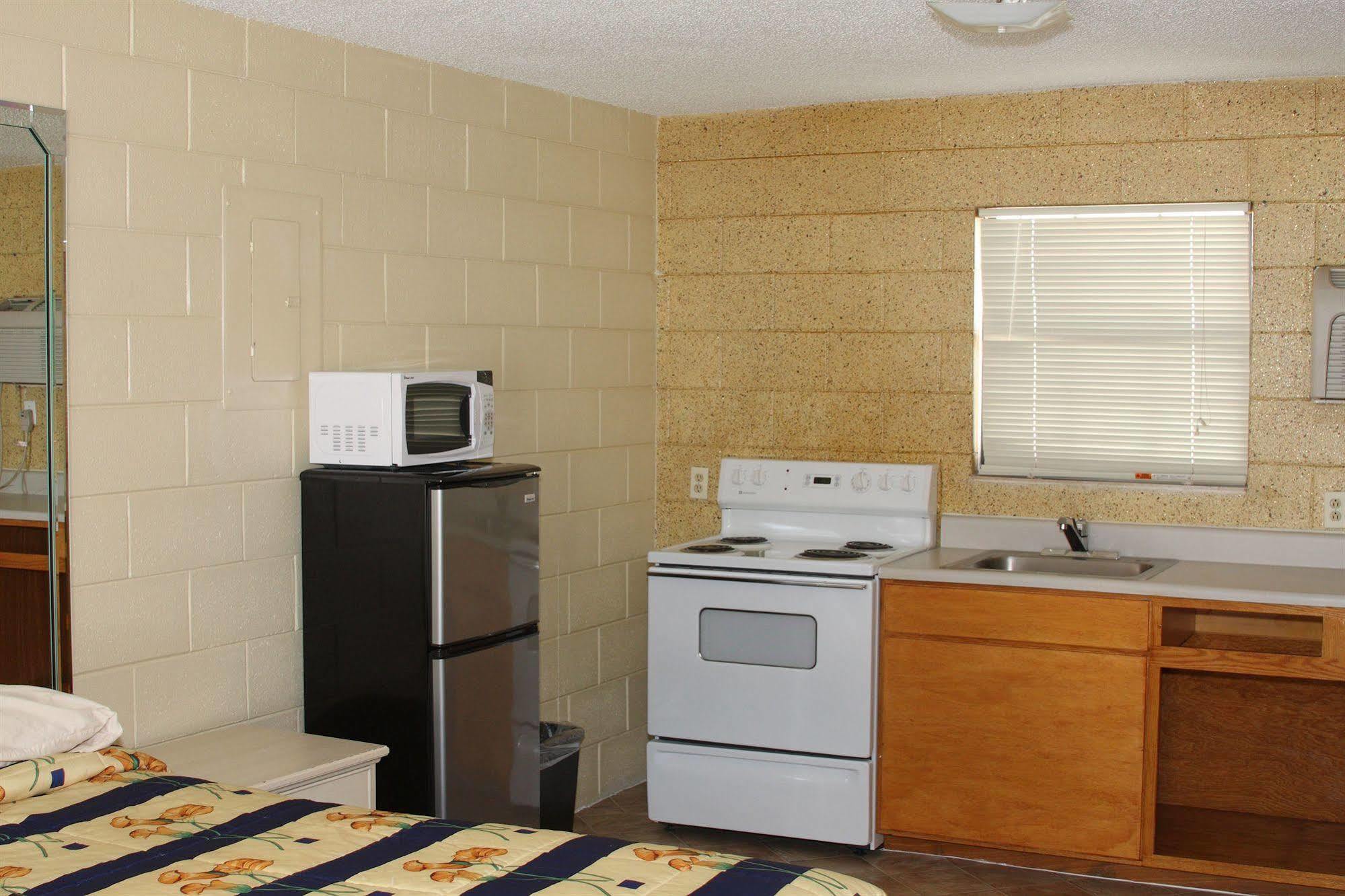 Savannah Inn And Suites Savannah Port Area Exterior foto